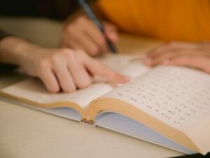 Tutor shows numbers in the book